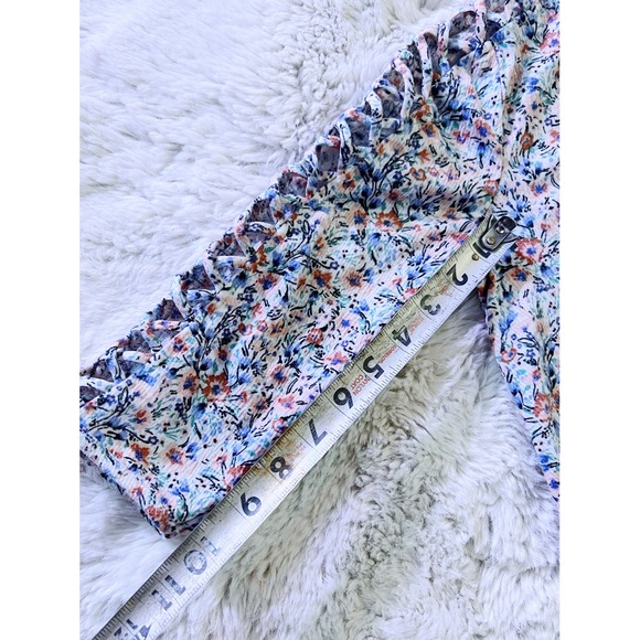 GUC | A. Byer | V Neck Lattice Cutout 3/4 Sleeve Floral Blouse w/Ruching | Small - Picture 11 of 15